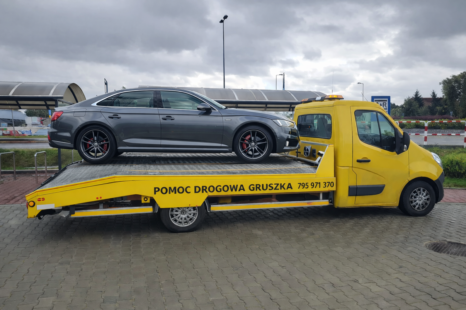 Czy holowanie po wypadku jest darmowe? Sprawdź, kiedy nie zapłacisz ani złotówki